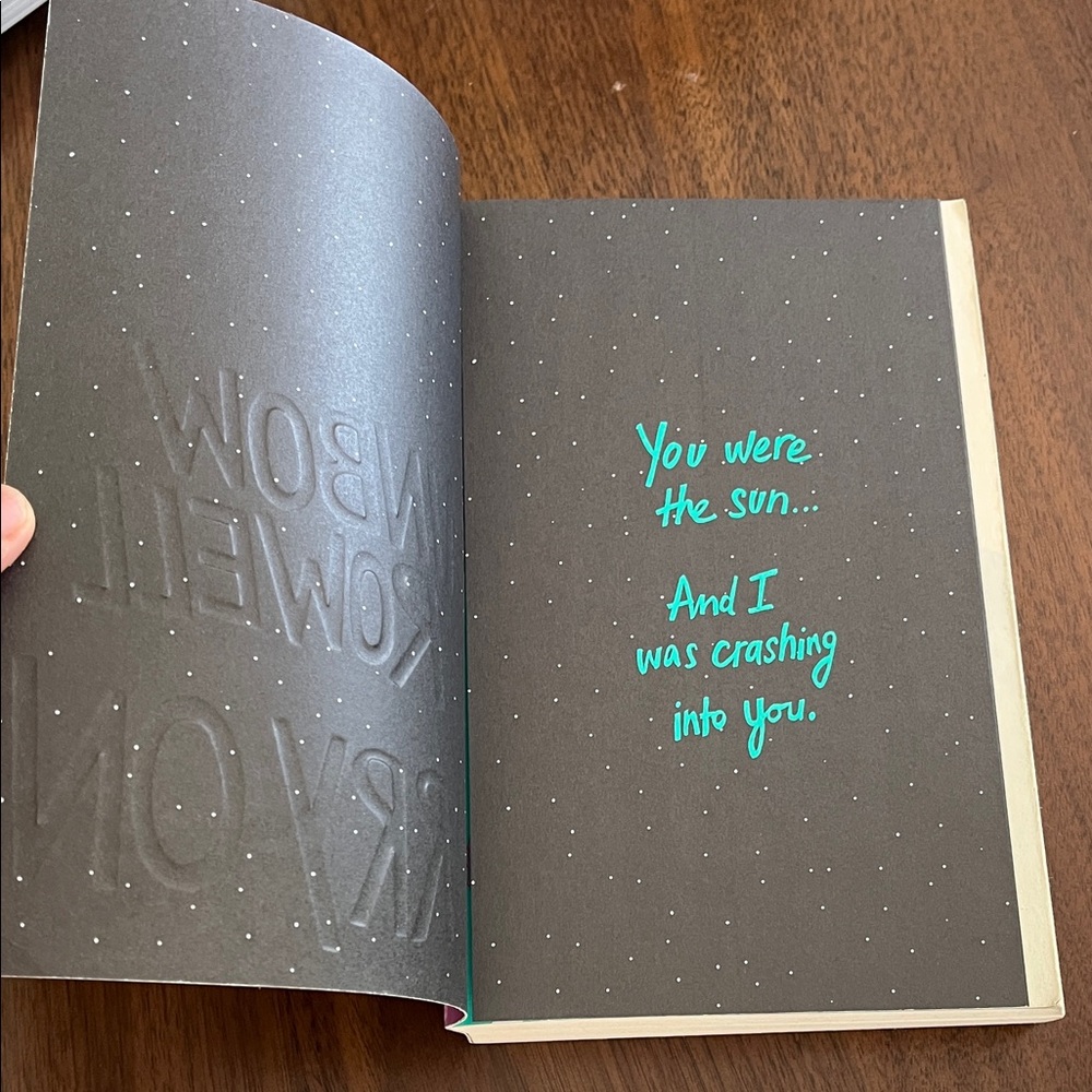 📕 3/$15 Rainbow Rowell 'Carry On' Book - Picture 5 of 7